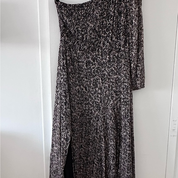 ASTR the Label One shoulder leopard dress 🐆 - Picture 6 of 7